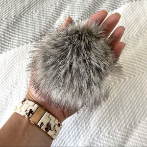 Faux fur pom-pom for toque/beanie